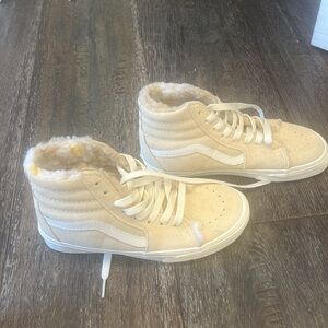 Women faux fur/sherpa lined vans sz 5 women or 3 big kids